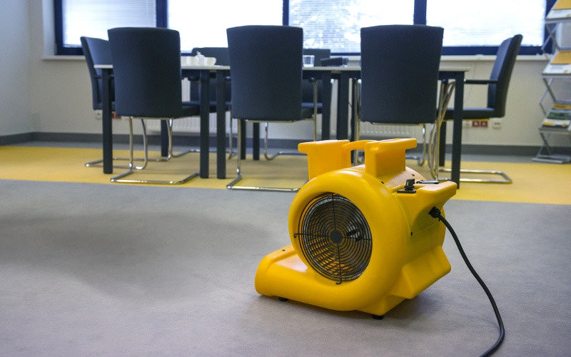 Ventilator industrial tip CD5000 cu priza suplimentara Ventilator industrial tip CD5000 cu priza suplimentara